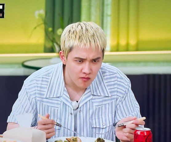 u_han94's tweet photo. “No one can look angry while eating delicious food!”

Kyungsoo’s face the second he tastes something delicious: https://t.co/J28FBPAVAn