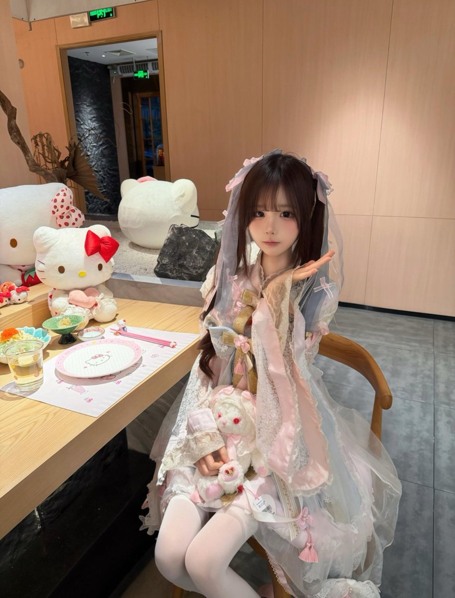 GabrielV1664574's tweet photo. 新人刚玩x

想发点照片  有人锐评女大福照吗

直接给不墨迹  发完我要删了….. https://t.co/Dopm1hFX8M