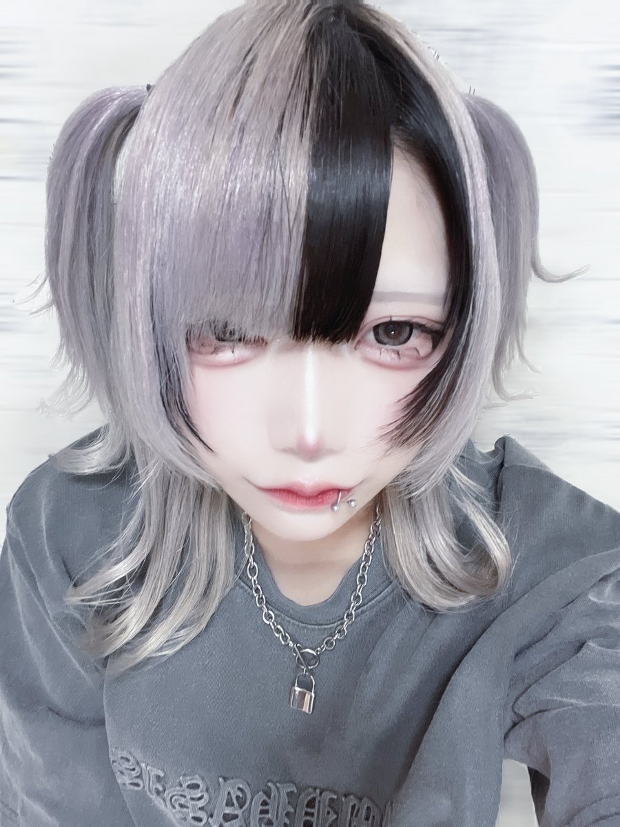 0start_on's tweet photo. ジト目 https://t.co/auAnmrf04Q