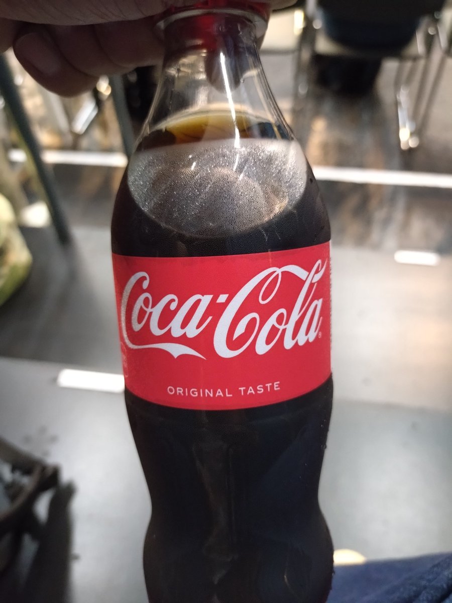 osanaimikekun's tweet photo. 炭酸のつよいコーラだよ https://t.co/3ctPLyLz6e