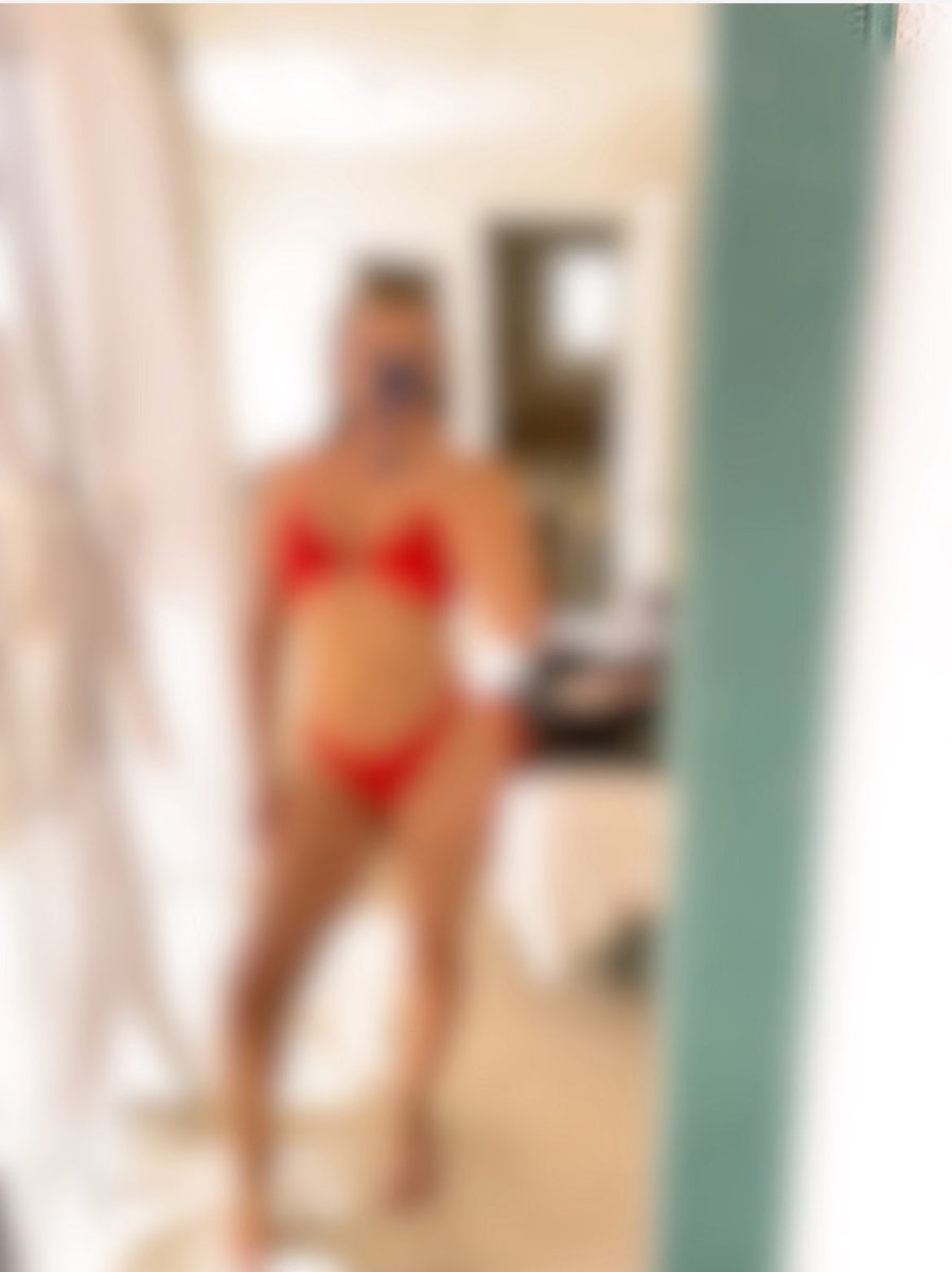 DomGoddessFeet's tweet photo. Blurred for a reason… 😉 Come find out what’s underneath. DMs open 💌
#sexy #messageme #feet #footfetish #of https://t.co/g6dVr40viG