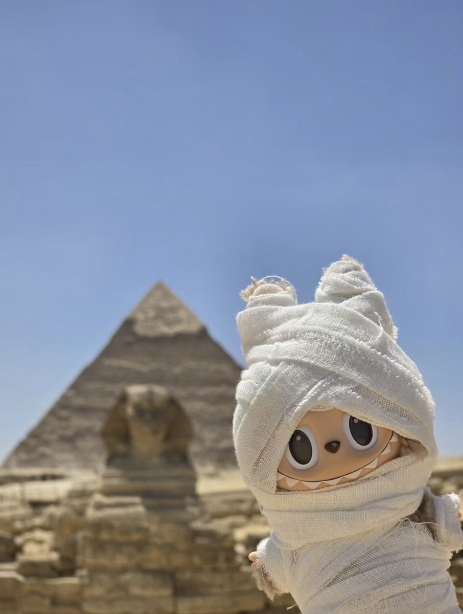 shen_shiwei's tweet photo. Leaving🇪🇬#Egypt with a heart full of memories, gratitude, and hope.

Of course, the Mummy #Labubu II also came to the pyramids.👑

Goodbye for now, Egypt. Thank you for the memories, the friendships, and the inspiration.

Until next time. 🇨🇳🇪🇬❤️ https://t.co/BizCwWKKXh
