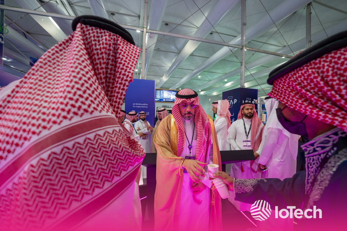 IoTechsa's tweet photo. تشرّفنا في جناح IoTech خلال معرض #LEAP2026 بزيارة سعادة المهندس أنس بن صالح الريمي، نائب محافظ هيئة الحكومة الرقمية لقطاع التقنيات والحلول، والاطلاع على أبرز حلولنا وتقنياتنا في مجال إنترنت الأشياء.

سعدنا بهذه الزيارة الكريمة، وبالحوار المثمر حول دور التقنيات الناشئة في دعم التحول الرقمي وتطوير الخدمات الحكومية.

#IoTech #إنترنت_الأشياء #التحول_الرقمي #هيئة_الحكومة_الرقمية