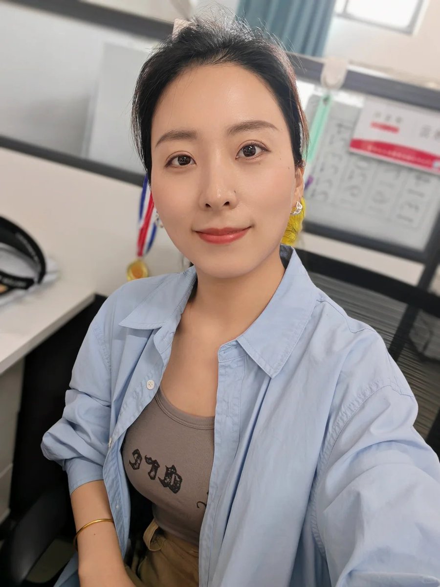 hmocdre's tweet photo. 30➕的阿姨，职业教师，第一次在X上发自拍，能收获点赞吗？？？ https://t.co/uTq3jkIEPs