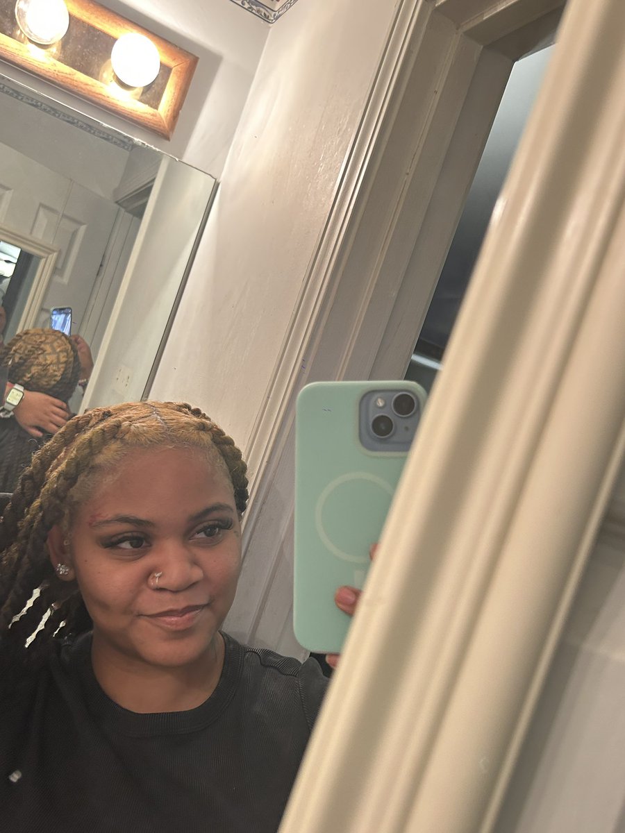 AWEOKAYCOO's tweet photo. blonde. https://t.co/WReU4NYmtG