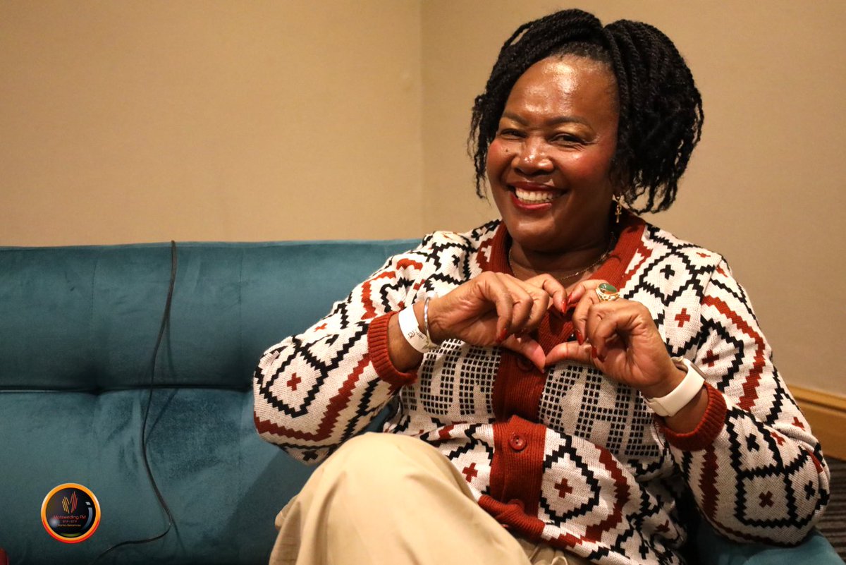 motswedingfm's tweet photo. 🥳 Re nnile le bosigo jo bo itumedisang jwa mmino, boitlosobodutu le maitemogelo a a sa lebalesegeng! 🎶💃🏾🕺🏾

#MotswedingFM #BakwenaJazzExperience #JazzExperience #LiveMusic https://t.co/11M2pV5sl6