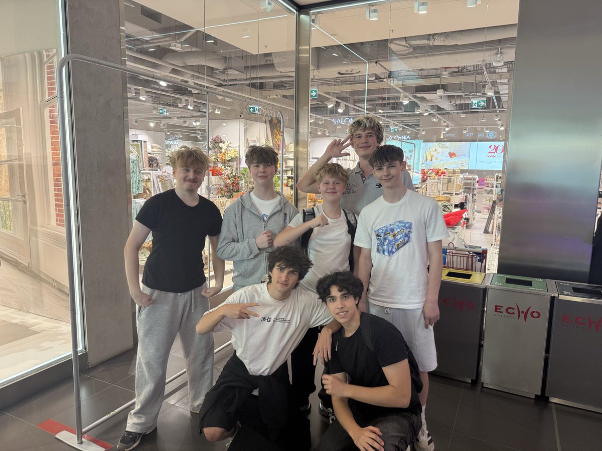 Bodzieno's tweet photo. Fotka 150k pr @FishyYummy @vigran_ @borsukfn1 @TekuFN @LATTY_8  @HoulingS https://t.co/CJpefolsy3