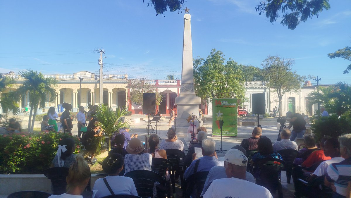 Giannylb2022's tweet photo. Inició en #LasTunas la fiesta mayor de la literatura. Asistieron las máximas autoridades tuneras a la inauguración de las 34 Feria del Libro. Atemperada a los nuevos tiempos porque renunciar a ella sería apartarnos de los sueños al interior de un libro. https://t.co/a7wqUO3hvE