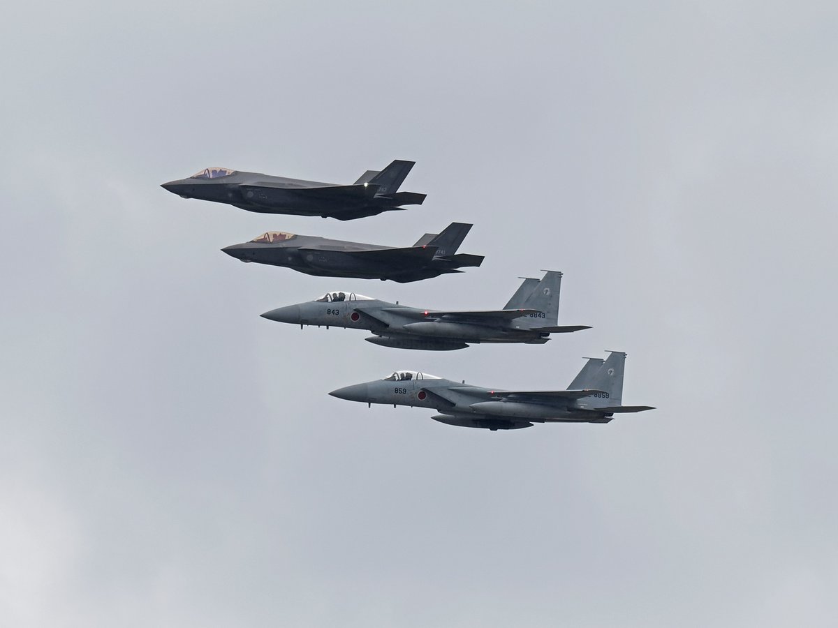 YOSHIRJNK's tweet photo. 本日の小松基地　予行１。いよいよファイナルとなる、303のF-15。Eagels Foever、のキャッチフレーズで挑む最後の航空祭。 https://t.co/VM9Vwu3OgT