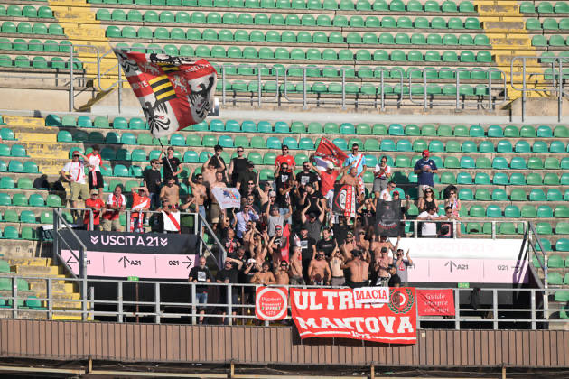 ultras1899_'s tweet photo. Palerme - Mantoue : parcage #UltrasMantova #CurvaTe Distance #Mantova - Palerme 2700 km A/R avec traversée ferry Villa San Giovanni -  Messine. Durée du trajet 14h30 + retour 14h30 #PalermoMantova #CoppaItalia (jeudi 03.09.26) https://t.co/DU0bBDGCZe