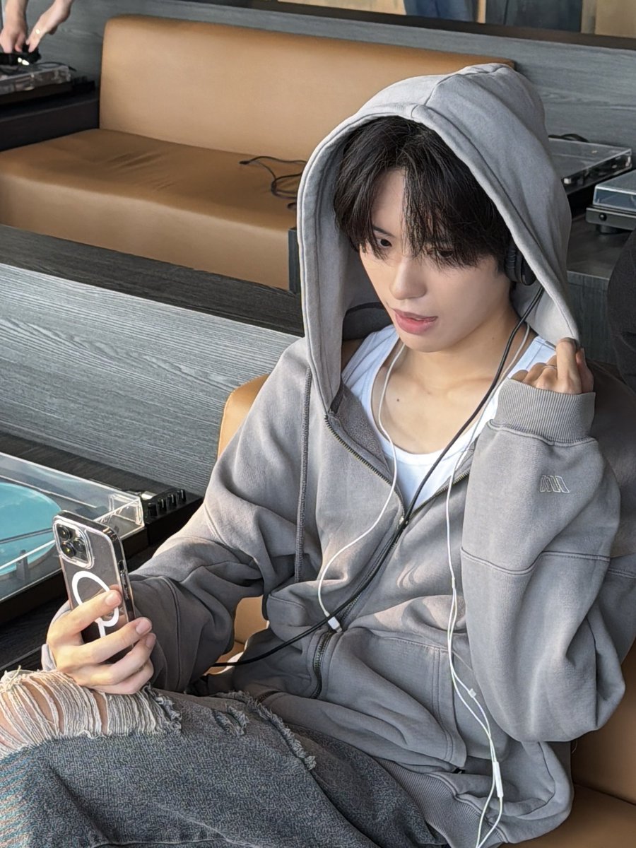 x_on_official_'s tweet photo. 🕷️💿

#X_ON #엑스온 #SEUNGCHAN https://t.co/TjXgqXhdDD