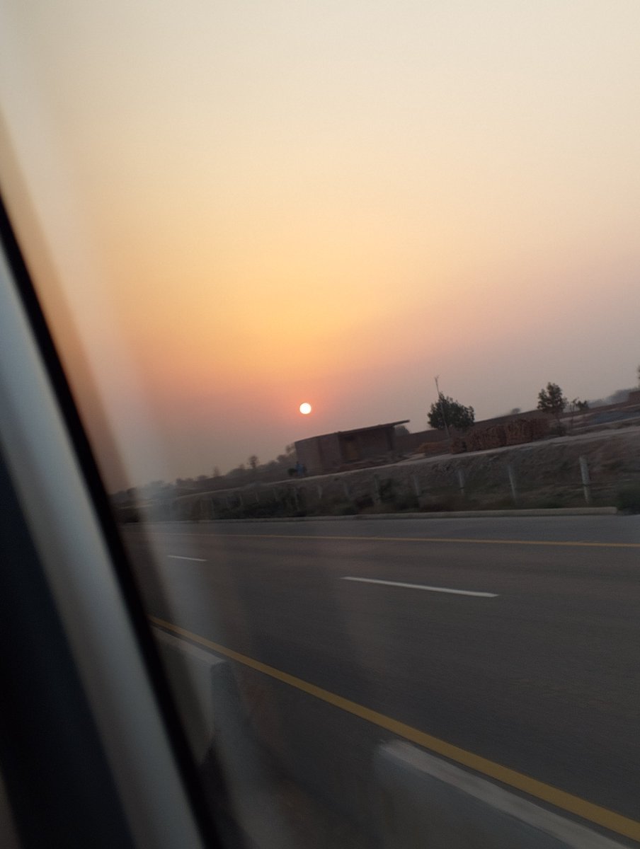 AnilaKhan_'s tweet photo. آج ایک نئے سفر پر نئ منزل کی طرف پہلا قدم، اللہ سے دعا ہے یہ سفر کامیابیوں سے بھرپور ہو اور اللہ مجھے اپنی حفظ و امان میں رکھے، نیک جزا دے آمین 🤲🏻

دل بہوں اداس ہے 🖤 https://t.co/bLrf5zelNe