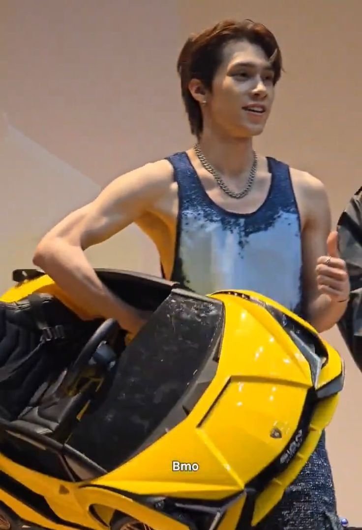 pokeHENDERY's tweet photo. Lebih baik elu main ke bengkel gue sih daripada kencan malam minggu elu terganggu mobil mogok. @sastrakalaa https://t.co/z0elR6VYg1