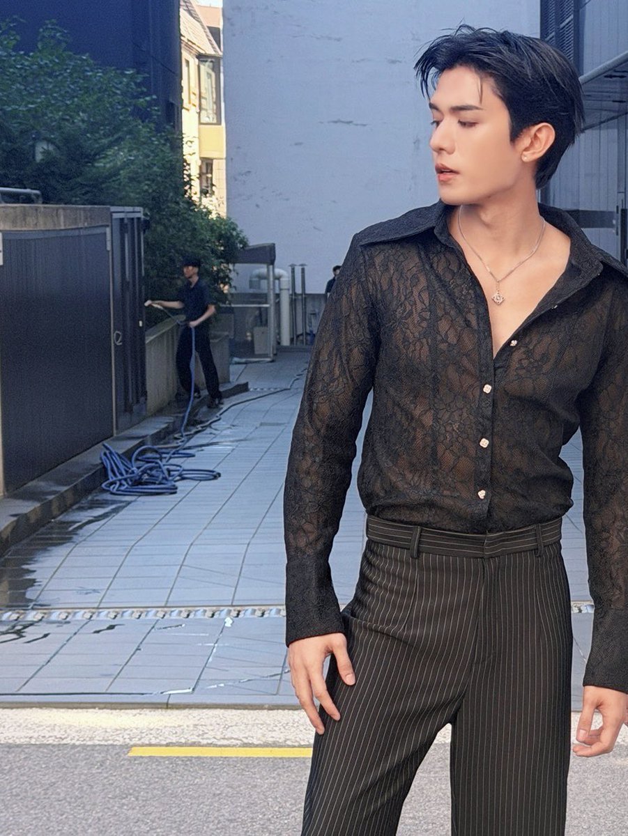 chomii_chomii_'s tweet photo. I mean,Net is always handsome, but what happened to him today???? He looks extra handsome

TAILORED FOR NET &amp; OHM
NET AT CARUSO SFW 2027 SS
#caruso27SSxNet #caruso
#seoulfashionweek2027ss https://t.co/9J7jSJyCUr