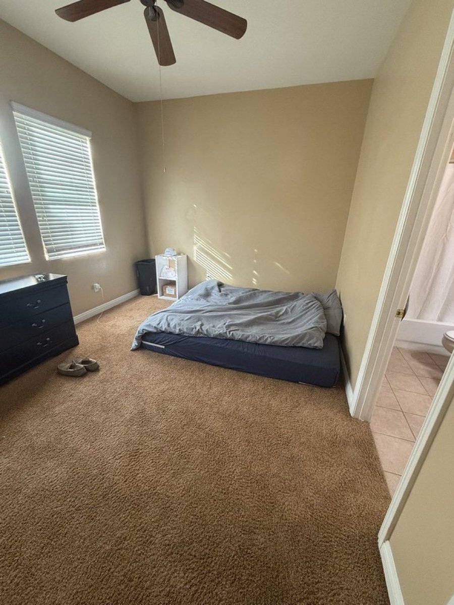 freshguy789857's tweet photo. Men will have 6.8M in crypto and still live like this https://t.co/58YIgsagpx