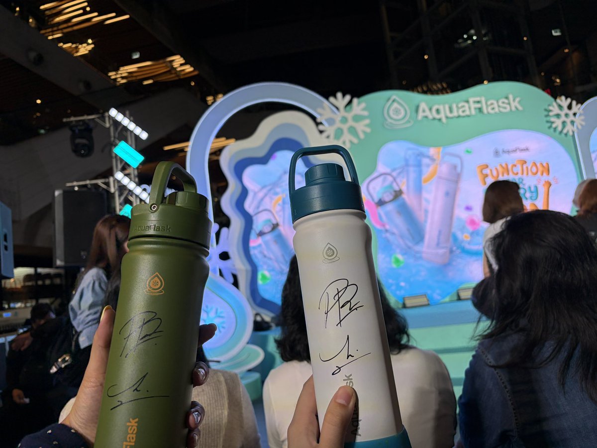 ppupepupee's tweet photo. ครั้งแรกที่ได้เป็น ลกฟ ขอบคุณทาง @AquaFlaskTH สำหรับกิจกรรมนะคะขอบคุณที่เลือกและเอ็นดูน้องๆนะคะใช้กระติกทุกวันเลยค่ะ☺️ เพิ่งเคยโดนชู้สครั้งแรก🥹🥹 สตาฟในงานน่ารักมากๆ ได้เจอน้องแบบใกล้มากๆ หล่อมากกกกกกกก สูงโปร่งของจริงง หน้าเล็กกันมากก พี่เพิ่มก็น่ารักมากกอุนยายใจเหลวหมดแล้ว ครั้งแรกเลยที่ได้2:1ถ่ายเสร็จไม่กล้าหันไปมองหน้าน้องๆเลยอ่าเขินมั่กๆ น้องๆยังน่ารักกับแฟนคลับเสมอมองทุกคนเลย นอกจากนี้ยังได้มิตรภาพเพื่อนร่วมด้อมเพิ่มอีกด้วยยินดีที่ได้รู้จักนะคะ🤗 ครั้งนี้คงเป็นหนึ่งในความทรงจำที่ดีที่สุดเลยปกติเป็นชาวเกาะขอบจอรอเชียร์ตลอดไม่ค่อยได้มาหน้างานหวังว่าถ้ามีโอกาสจะได้เจอกันอีกน้าครอบครัวตัวP🐻🐻‍❄️🎧🫶🏻🫶🏻

#PondPhuwinxAquaFlask 
#AquaFlaskThailand #FunctionForEveryFun 
#ppnaravit #phuwintang #PERMPOON #PondPhuwin