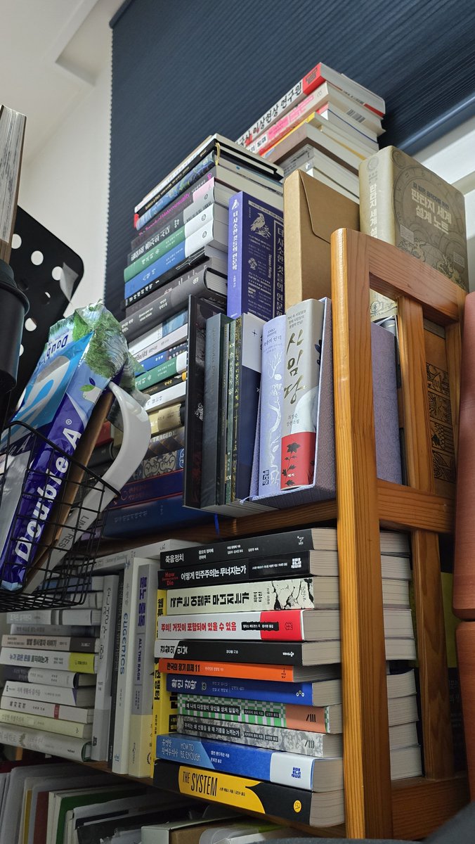 BookTalk9988's tweet photo. @plumheart_ 그쵸?ㅋㅋㅋㅋㅋㅋ
아 저 세 개는 못 참겠더라고요ㅋㅋㅋㅋㅋㅋㅋㅋ
이러는 것만 보면 물욕 이제 그만 부려야하는데 큰일입니다(?)ㅋㅋㅋㅋㅋ https://t.co/Cv20SRYn56
