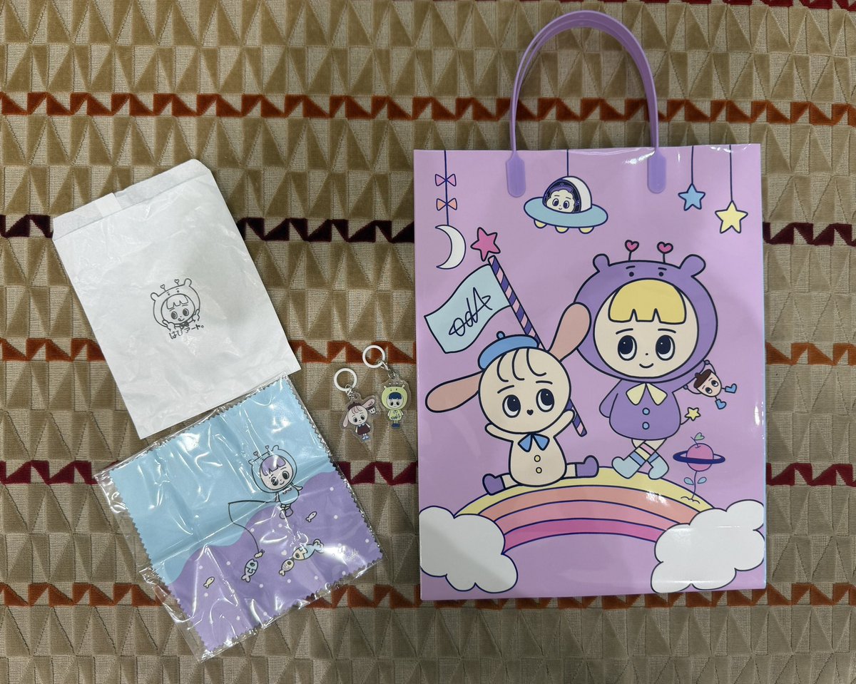 prettycute373's tweet photo. #ポップアップODA 
#はぴアートストア
#小田彩加 https://t.co/Sja20THijD
