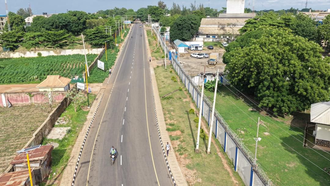 AdamuLurwanu3's tweet photo. Promise Made, promise fulfilled! 
Today, Governor Uba Sani, CON, commissions the Nasarawa–Flour Mills Road, linking Kaduna South and Chikun LGAs.

Abandoned at just 15% completion by the previous administration, Governor Sani re-engaged the project with contrac
#WorkingForKaduna https://t.co/uP9zVM9bPu