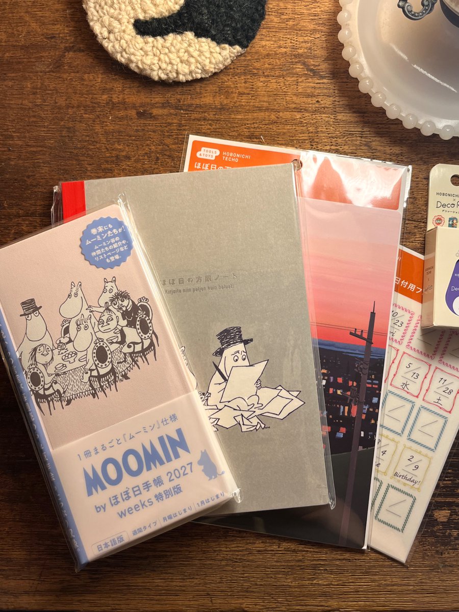 milly_tia's tweet photo. ムーミンweeks届いた☺️それとスクラップブック的な使い方をしたくてムーミンが表紙の方眼ノートも一緒に買いました。来年もほぼ日手帳にお世話になります。 https://t.co/j5FZdQntLx