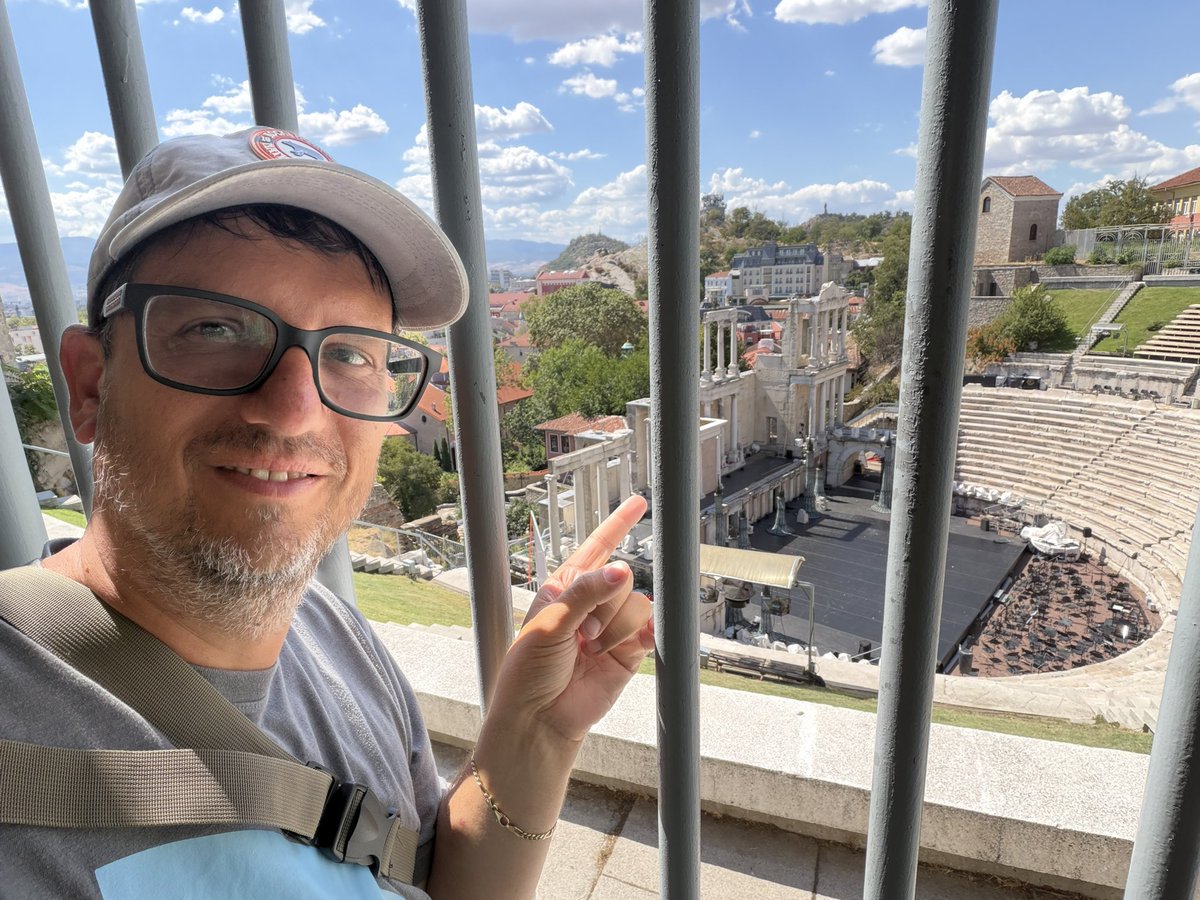 dido404's tweet photo. #амфитеатр #RomanTheatre #plovdiv 2,000 years old Roman amfiteatre #bulgaria Plovidv is the oldest city in Europe, older than Rome and Athens, same age as Troy! #oldestcityineurope https://t.co/qT5WSXAuPl