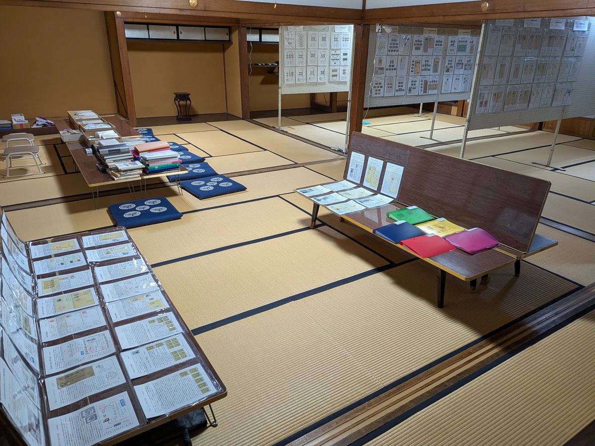 ryodandelion's tweet photo. #切手まつり新潟県央2026
設営が完了しました…が、2作品出すはずが一つ忘れてきてしまい、明後日までの期間中は三条2泊で帰宅しないつもりだったのが、急遽作品を取りにトンボ返り中🚃😂(↓コレはちゃんと持ってきた方)
ともあれ切手まつり明日から開催です🎊 https://t.co/egoweD3TXb