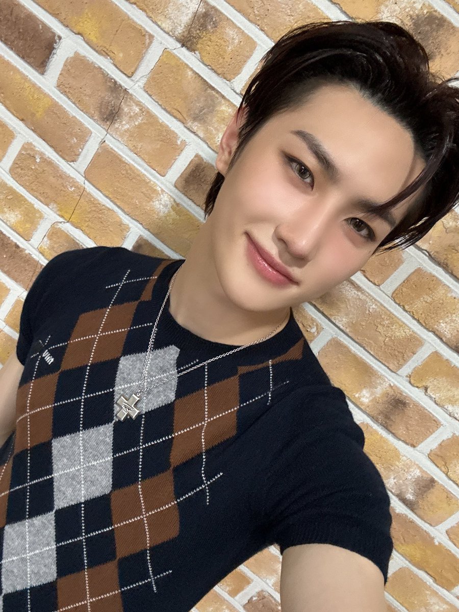 TNX_twt's tweet photo. 뮤직뱅크 무사 완 🕺🏻

#TNX #티엔엑스
#최태훈 #TAEHUN https://t.co/0zhtRXYLiS