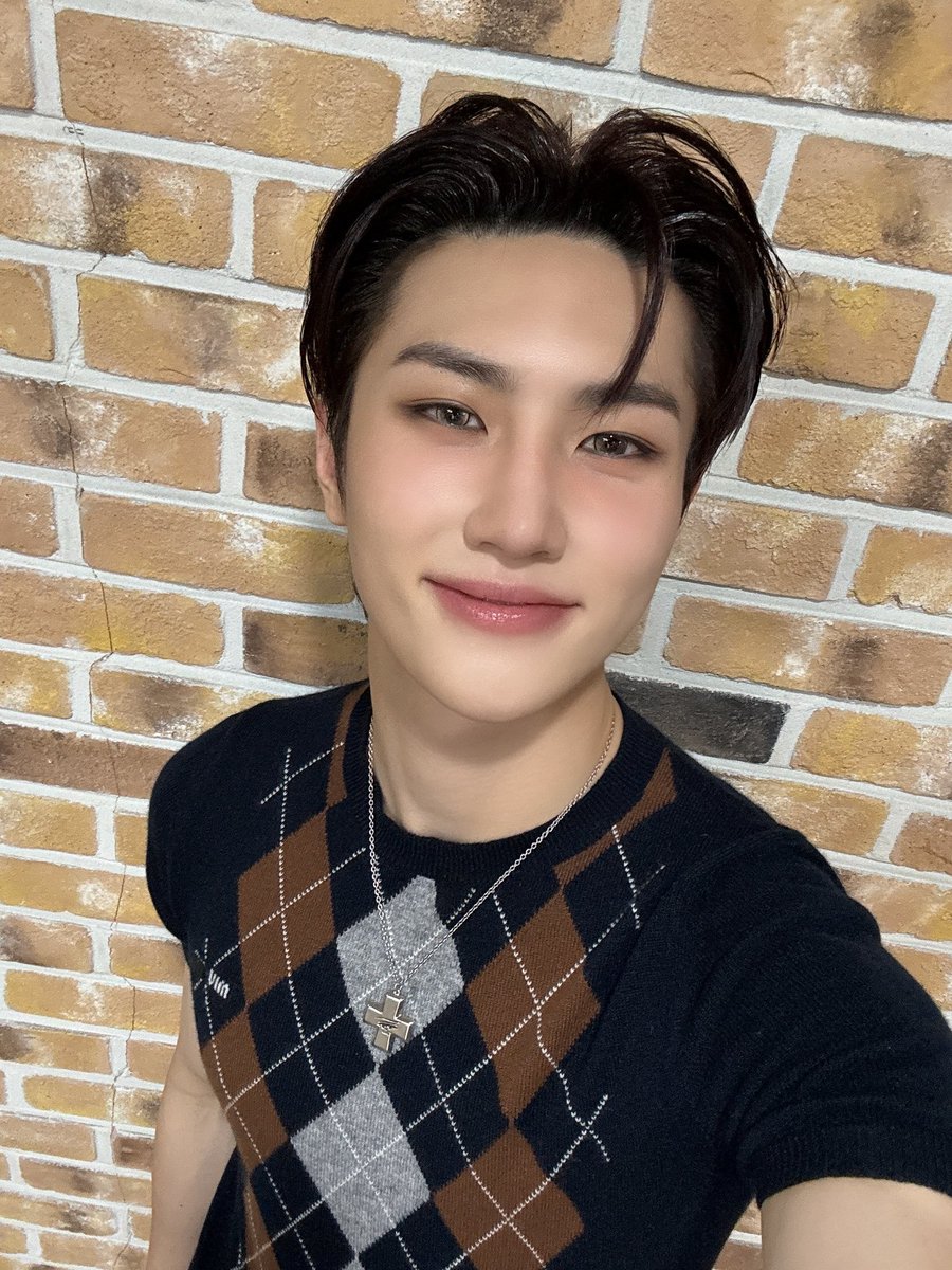 TNX_twt's tweet photo. 뮤직뱅크 무사 완 🕺🏻

#TNX #티엔엑스
#최태훈 #TAEHUN https://t.co/0zhtRXYLiS