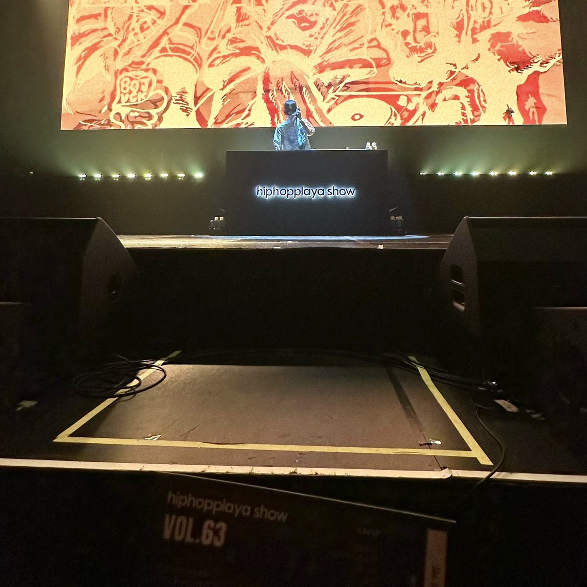 notnibad's tweet photo. 안그래도 어깨아팟는데 힙플쇼 1열에 고리..?가잇어서 가방 걸어둠 ㅜ 개편하다 https://t.co/0Gf2PsQVXk