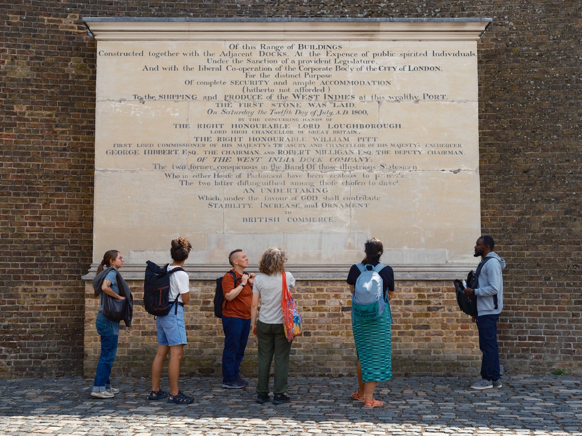 AleAllocca's tweet photo. Oggi su @ilvenerdi di @Repubblica racconto chi racconta una Londra differente. 

Sono i ragazzi di @UnseenTours : autistici, ex tossicodipendenti o senzatetto.

Grazie a loro la capitale inglese può essere scoperta in una maniera differente dal tradizionale schema turistico... https://t.co/QhNrAy8Xk1