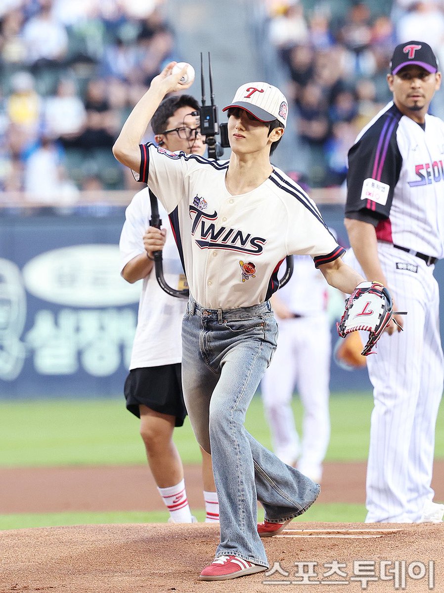 BABYJISUNG_TH's tweet photo. 260904 #JISUNG LG TWINS FIRST PITCH

ภาพน่ารัก ๆ และภาพเท่ ๆ ของจีซองจากสำนักข่าวมีเยอะมาก ๆ เลยค่า มาใช้ภาพจากสำนักข่าวพร้อมกับแชร์ลิงก์กันเยอะ ๆ น้า ✊🏻💖

🔗 https://t.co/9NZvDIomCU
🔗 https://t.co/Jyfa45F2Od
🔗 https://t.co/eH0IBqn0p9
🔗 https://t.co/lGHRJqgCV7

JISUNG FIRST PITCH
#JISUNGxLGTwins
#LG트윈스에_시구하러_왔지성