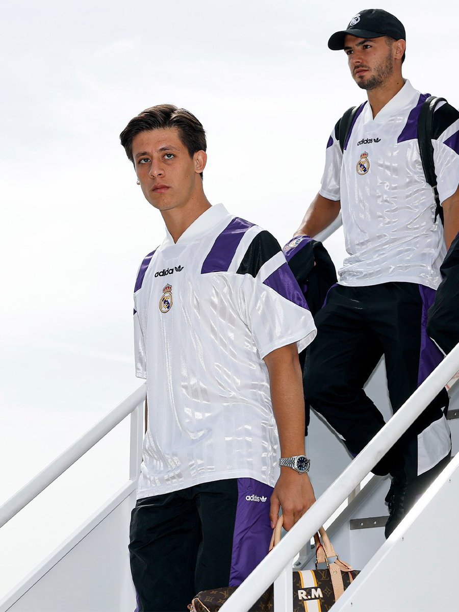 theMadridZone's tweet photo. Real Madrid have landed in Seville. 🛬 https://t.co/zWsYzYjr57