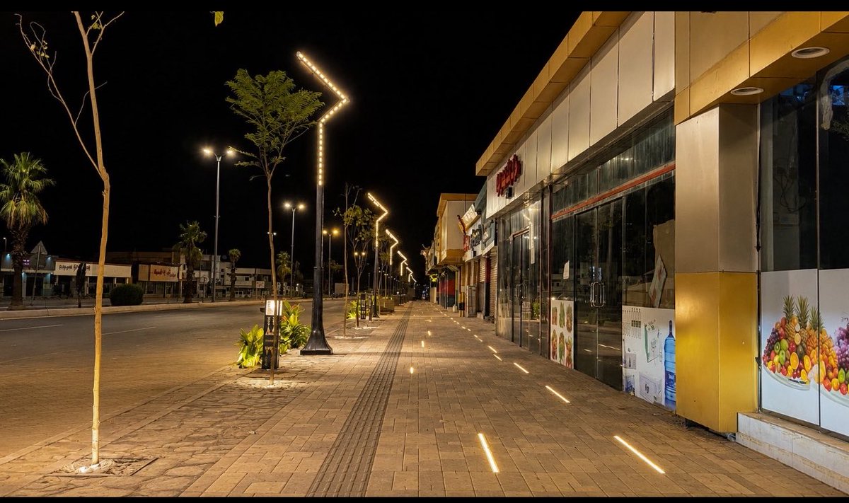 asirmunicipal's tweet photo. في تنومة.. تتواصل أعمال تطوير الطرق وتحسين مكوناتها، من خلال تعزيز التشجير واستحداث أرصفة مهيّأة للمشي، بما يرفع كفاءة المرافق ويرتقي بالمشهد الحضري

#امانة_عسير https://t.co/6npF88kbSd