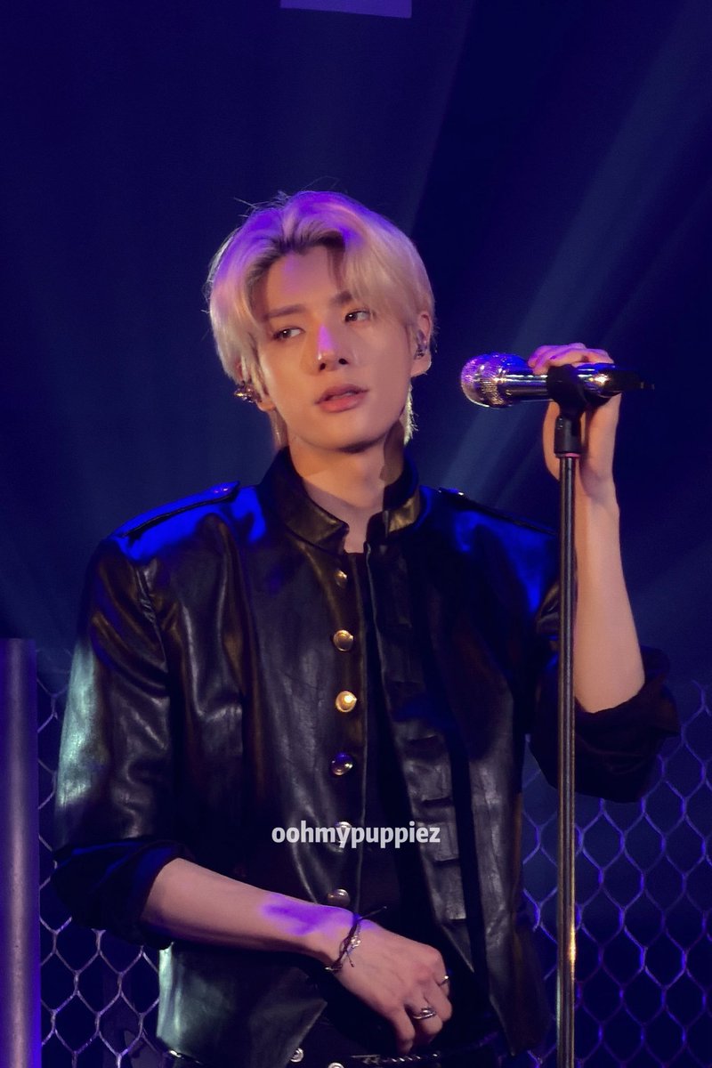 jakesarchive's tweet photo. he's not real

#제이크 #JAKE https://t.co/4SYBzBEn1W