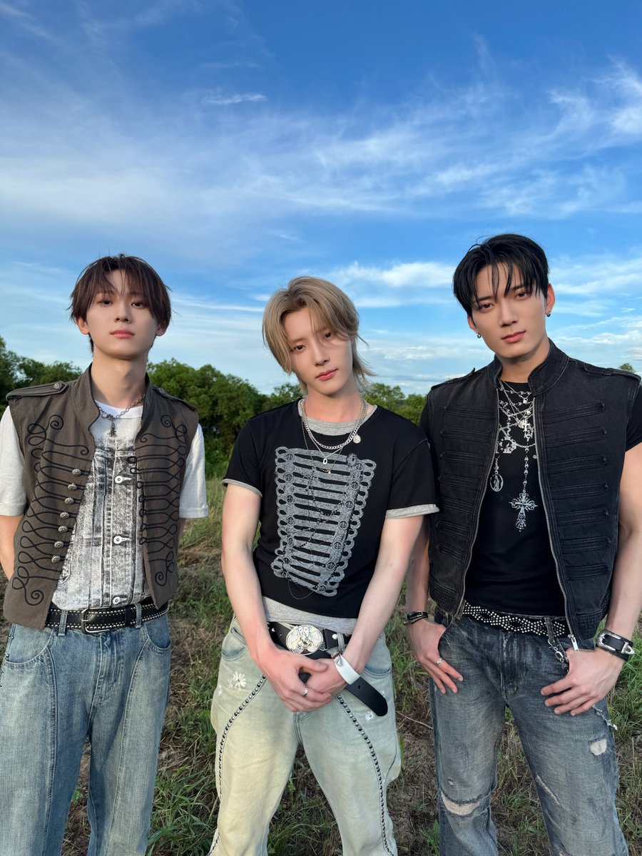 hrtzwav's tweet photo. TEAM ㅇㅇㅈ

#YOUNYOUNGJUN #RIAAN #DANE
#hrtzwav #하츠웨이브 
#TheSecondWave_MOMENTUM 
#MOMENTUM https://t.co/nREma0Ystd