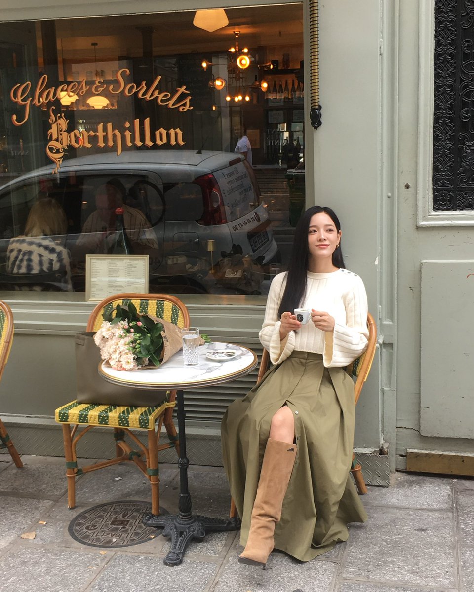 sejeong_stagram's tweet photo. 오랜만에 파리🇫🇷💐
# longchamp

260904 #김세정 인스타그램 update 

🔗 https://t.co/9oM9zhA6Kj https://t.co/48rRIg16DJ