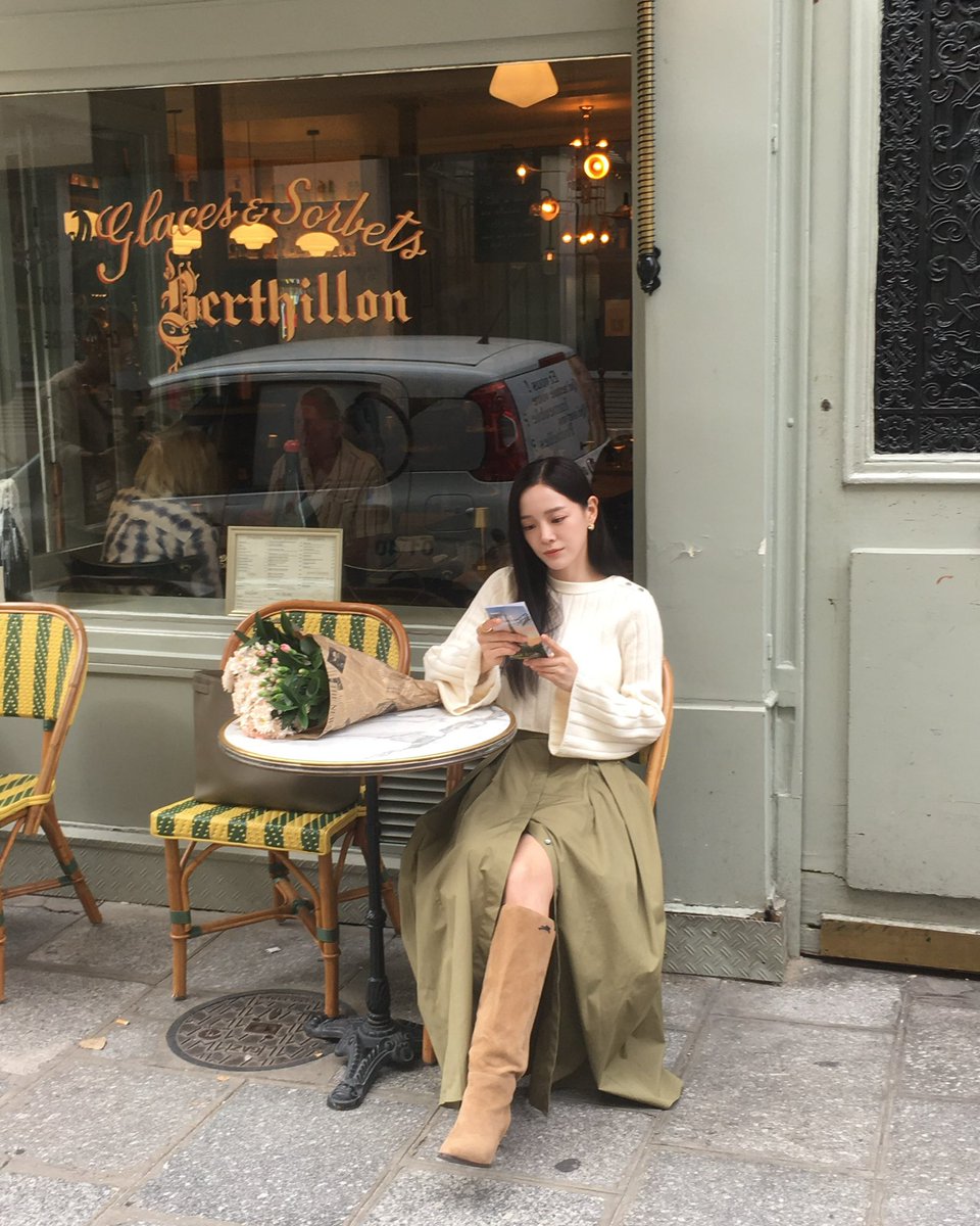 sejeong_stagram's tweet photo. 오랜만에 파리🇫🇷💐
# longchamp

260904 #김세정 인스타그램 update 

🔗 https://t.co/9oM9zhA6Kj https://t.co/48rRIg16DJ