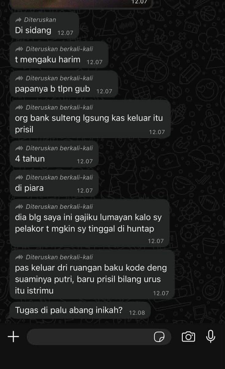 taurosze's tweet photo. Istri sah dateng baik-baik ke kantor pelakor? ❌
Istri sah geruduk bawa 20 polisi &amp; polwan? ✅

Menurut kalian, ini bakal beneran bawa dua-duanya ke penjara, atau ujung-ujungnya damai kekeluargaan kayak biasa? https://t.co/z0kZkEaR2B