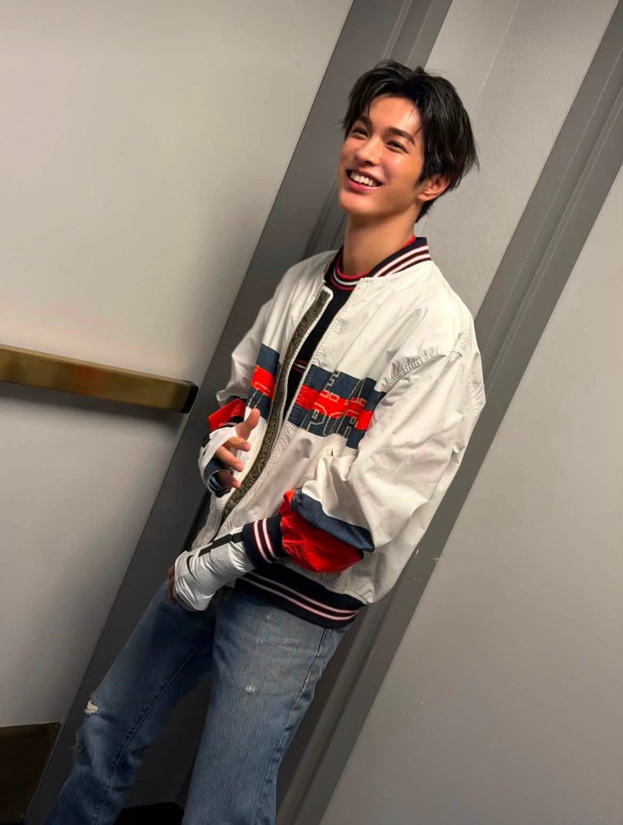 Tina_ith's tweet photo. @keonhovietnam Keonho's smile and singing voice will touch the hearts of all the audience.

ACE KEONHO DEFIES GRAVITY

#KEONHOLeavesAnImpact
#PYPD_IN_JAPAN
#KEONHO #건호 https://t.co/qZu1mjO0ql