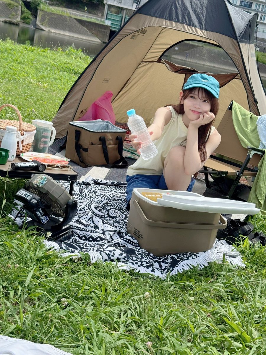 wani_UTB's tweet photo. 発売中の『アップトゥボーイVol.366』、#うるみんのデート向上委員会 ではキャンプデートにチャレンジ💪
そのオフショットと、貴重な(?)河川敷ダンスホールの様子をお届けします🌻

#森平麗心 #乃木坂46 https://t.co/ly28YXVMcg