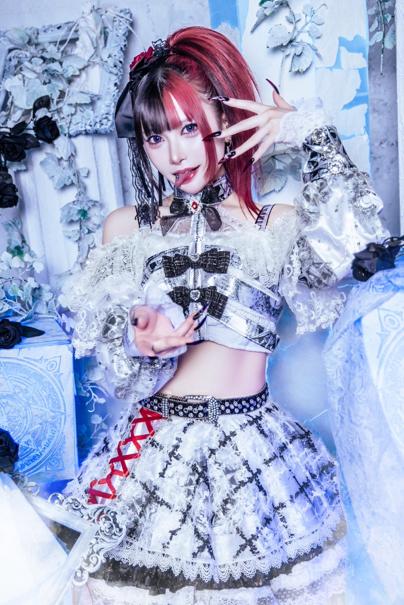miradoll_info's tweet photo. 🪞MIRA DOLL7人目のメンバー公開🪞

椎乃ノ命ユズハ👾♥️@miradoll_yuzuha
ドールカラー：レッド
「また始めよう 壊れかけの物語を」

#MIRADOLL #ミラドール https://t.co/BpAmABP8cC