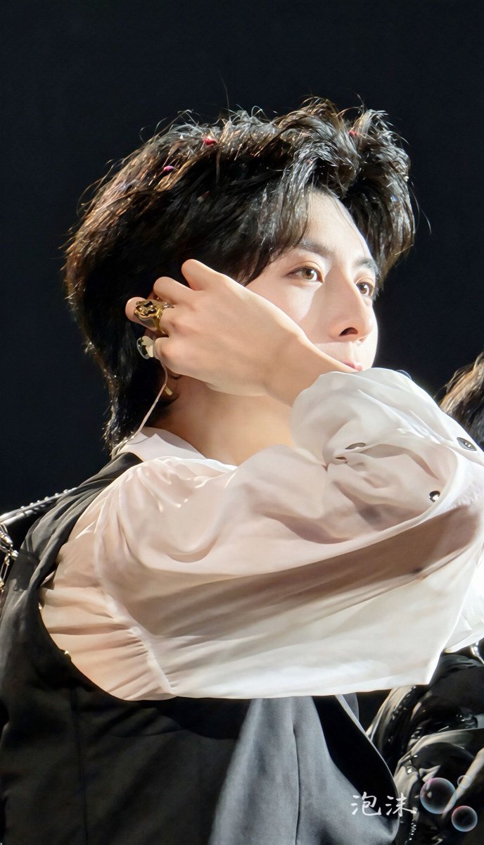 _midoll_2's tweet photo. 너무나도 얇고 매끈한 손 https://t.co/kdbD4fgsOZ