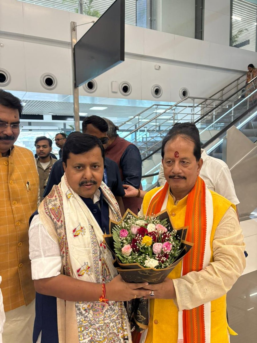VijayKrSinhaBih's tweet photo. पाटलीपुत्रा की धरती पर आज भारतीय जनता पार्टी के माननीय राष्ट्रीय अध्यक्ष श्री @NitinNabin जी का हार्दिक स्वागत एवं अभिनंदन किया।

#NitinNabin #BJP #BJPBihar #VijayKumarSinha https://t.co/kKaH9mRinR