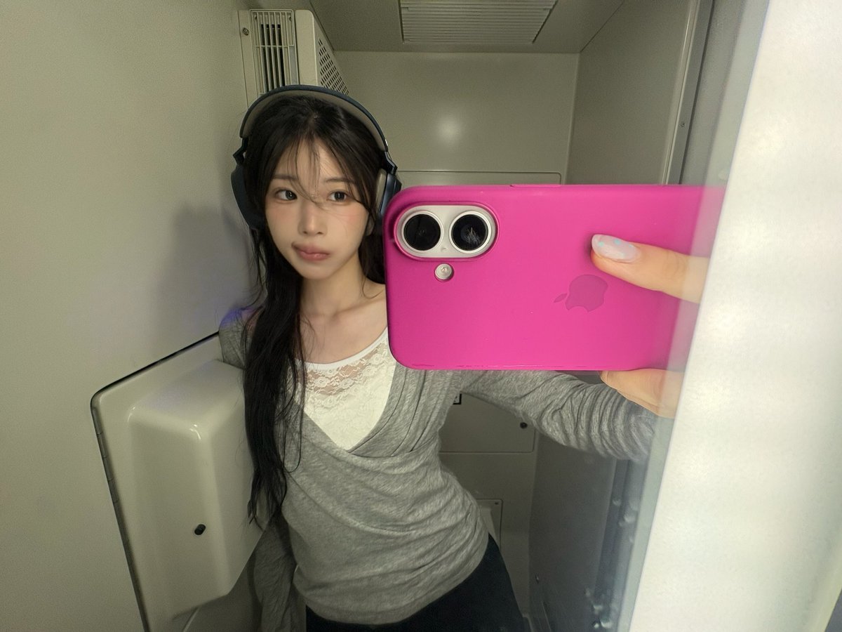 kahahahaha0's tweet photo. 일단.. 증말 오랜만에 ktx를 타서 좋았더요 https://t.co/QImuFSktCV