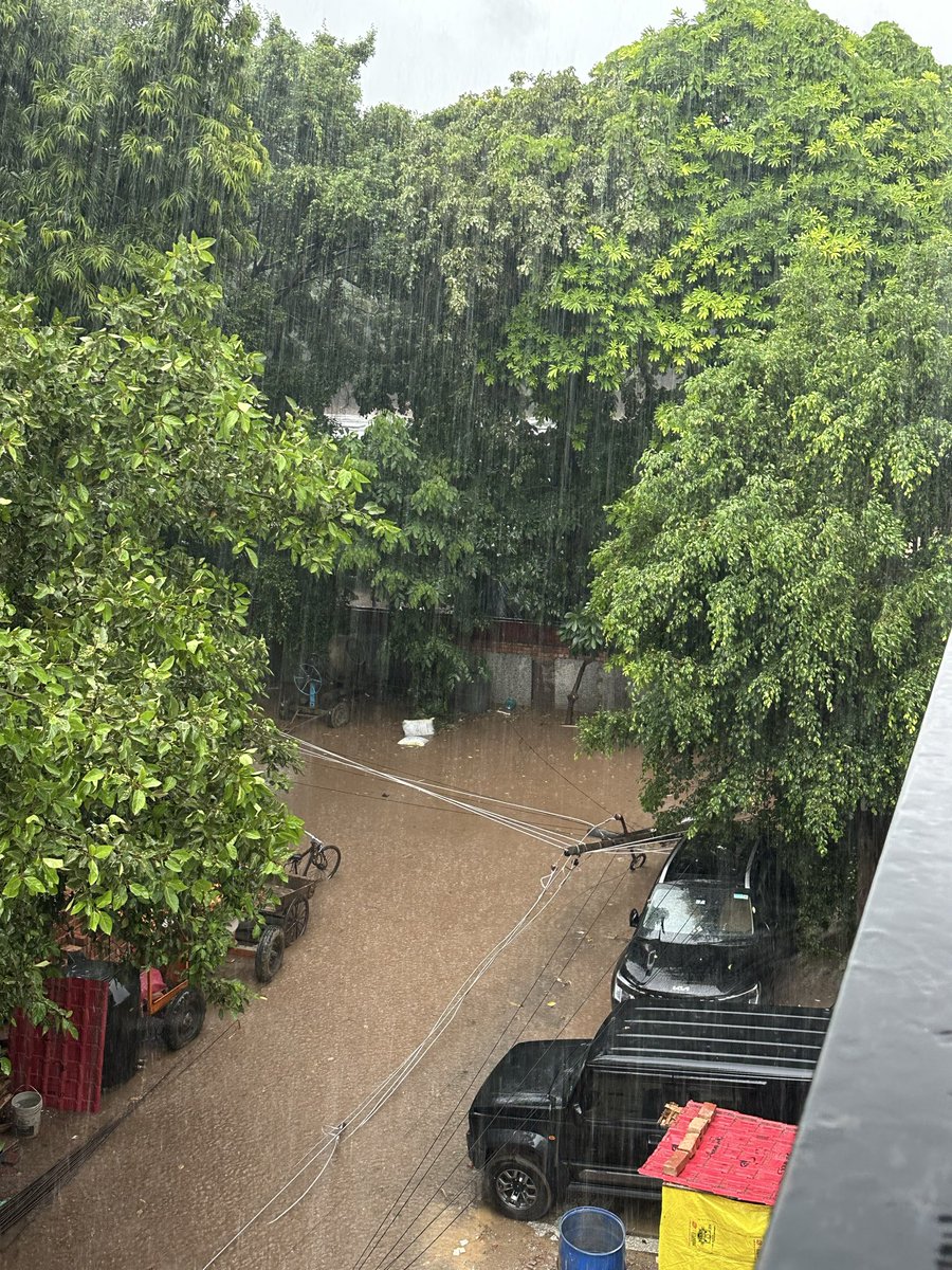 KamraAkarshit's tweet photo. ‼️URGENT-Sector 40, Gurugram

Heavy rain has caused a tree to fall on electricity lines. Two poles have fallen into the flooded/clogged water, creating a serious electrocution risk. Two cars are damaged. ⚠️ Please DO NOT restore power until the area is safe.

Urgent help needed. https://t.co/pBpVQBDnp8