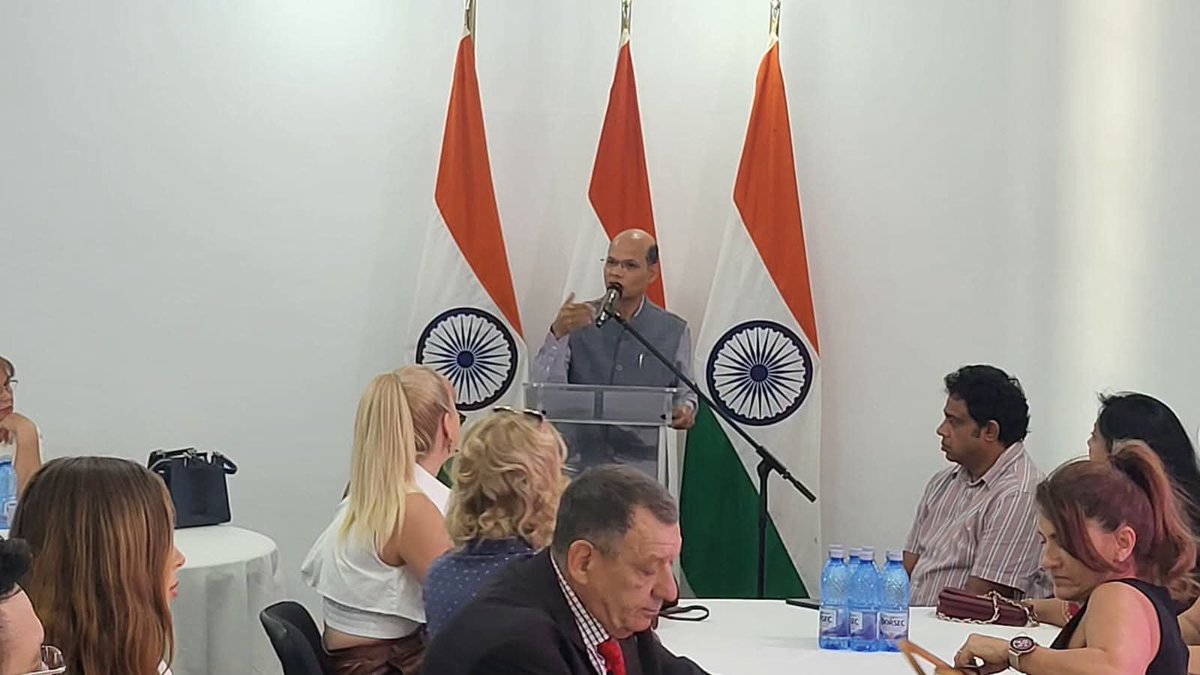 RtnManpreet's tweet photo. ICIB &amp; @eoiromania jointly held the hybrid meeting for Indian exporters in the textile and garment sector to promote 🇮🇳🤝🇷🇴 India–Romania ties in Fashion &amp; Textiles!

@manojifs @MEAIndia @ICIBIndia @RomaniaInIndia https://t.co/sR8TVaQMis
