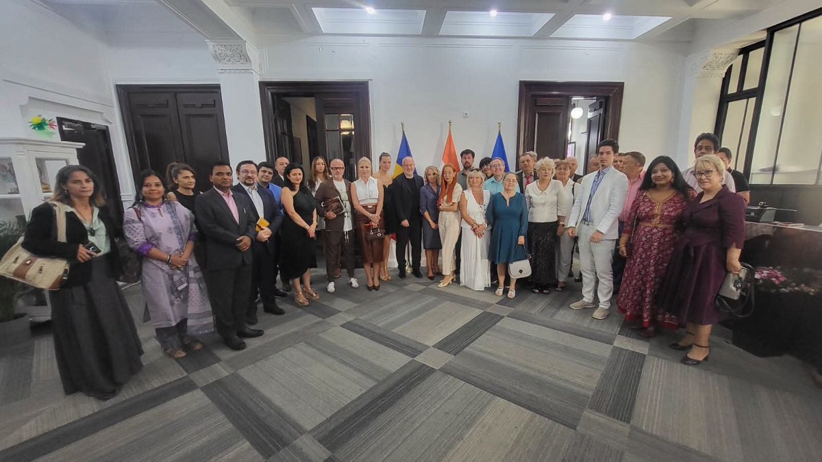 RtnManpreet's tweet photo. ICIB &amp; @eoiromania jointly held the hybrid meeting for Indian exporters in the textile and garment sector to promote 🇮🇳🤝🇷🇴 India–Romania ties in Fashion &amp; Textiles!

@manojifs @MEAIndia @ICIBIndia @RomaniaInIndia https://t.co/sR8TVaQMis