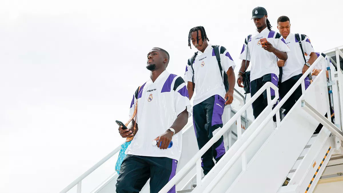 theMadridZone's tweet photo. Team has arrived. ✈️ https://t.co/DywWEjM5Tc