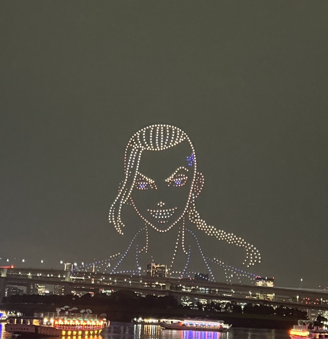syoujikityan's tweet photo. お台場の東リベのドローンショー、ヒプノシスマイクの後に『東京卍リベンジャーズ』だった！Cry Baby流れながらの武道マイキードラケン千冬迫力あったよ〜✨ https://t.co/O5UjUcOo8N