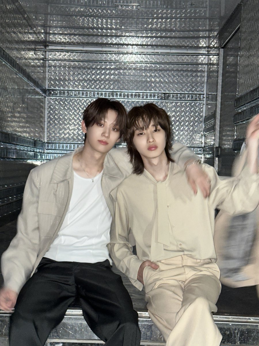 hrtzwav's tweet photo. 🫂

#YOUNYOUNGJUN #KEITEN
#hrtzwav #하츠웨이브 
#TheSecondWave_MOMENTUM 
#MOMENTUM https://t.co/nKdDjQkvIt